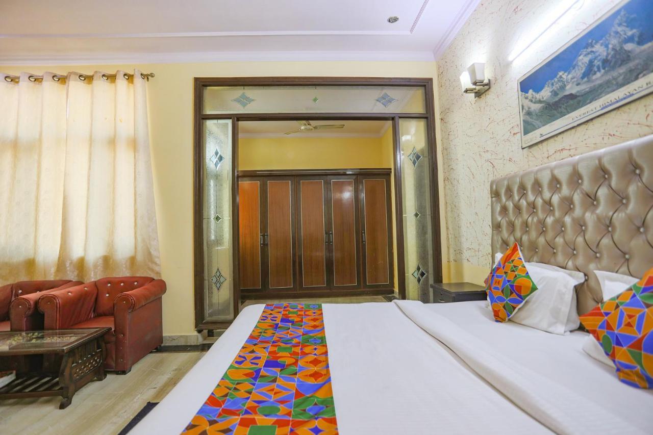 Fabexpress Hm Palace Hotel Ноида Екстериор снимка
